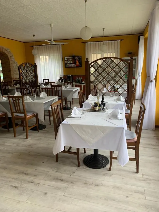 Albergo al lago Anfo 3*,  Italia