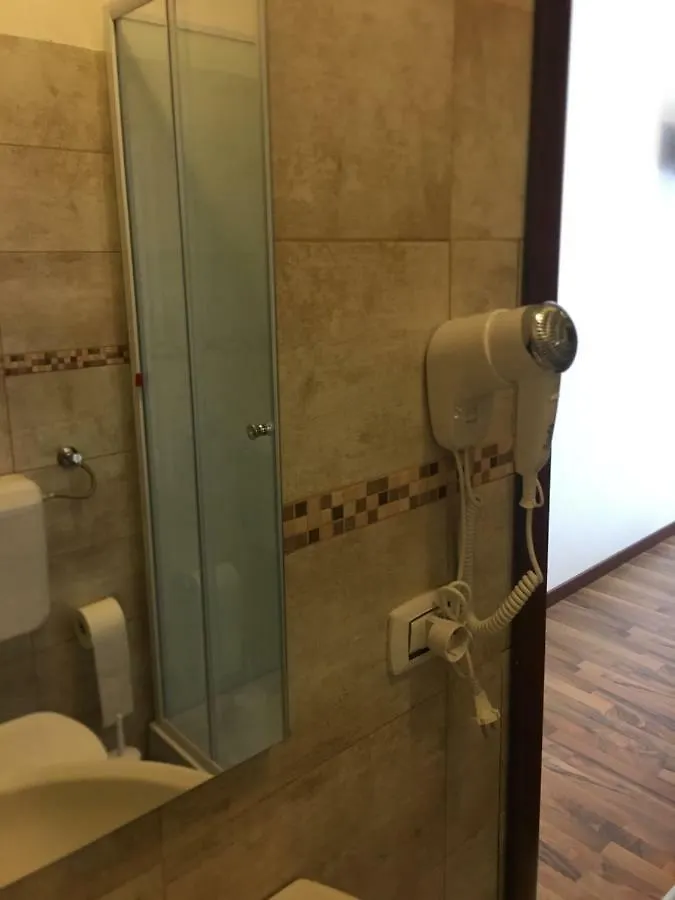 Albergo al lago Anfo 3*,