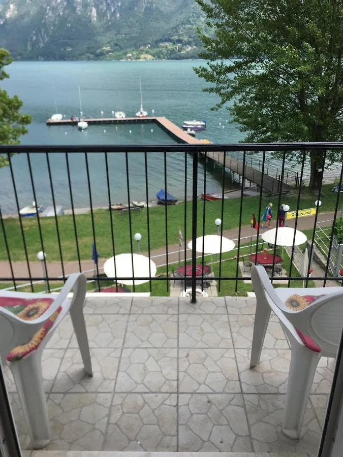Albergo al lago Anfo